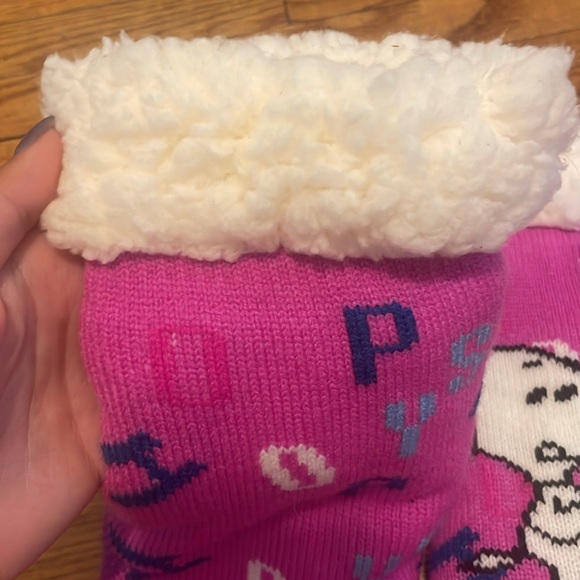 NWOT Snoopy fuzzy socks one size - Picture 4 of 6